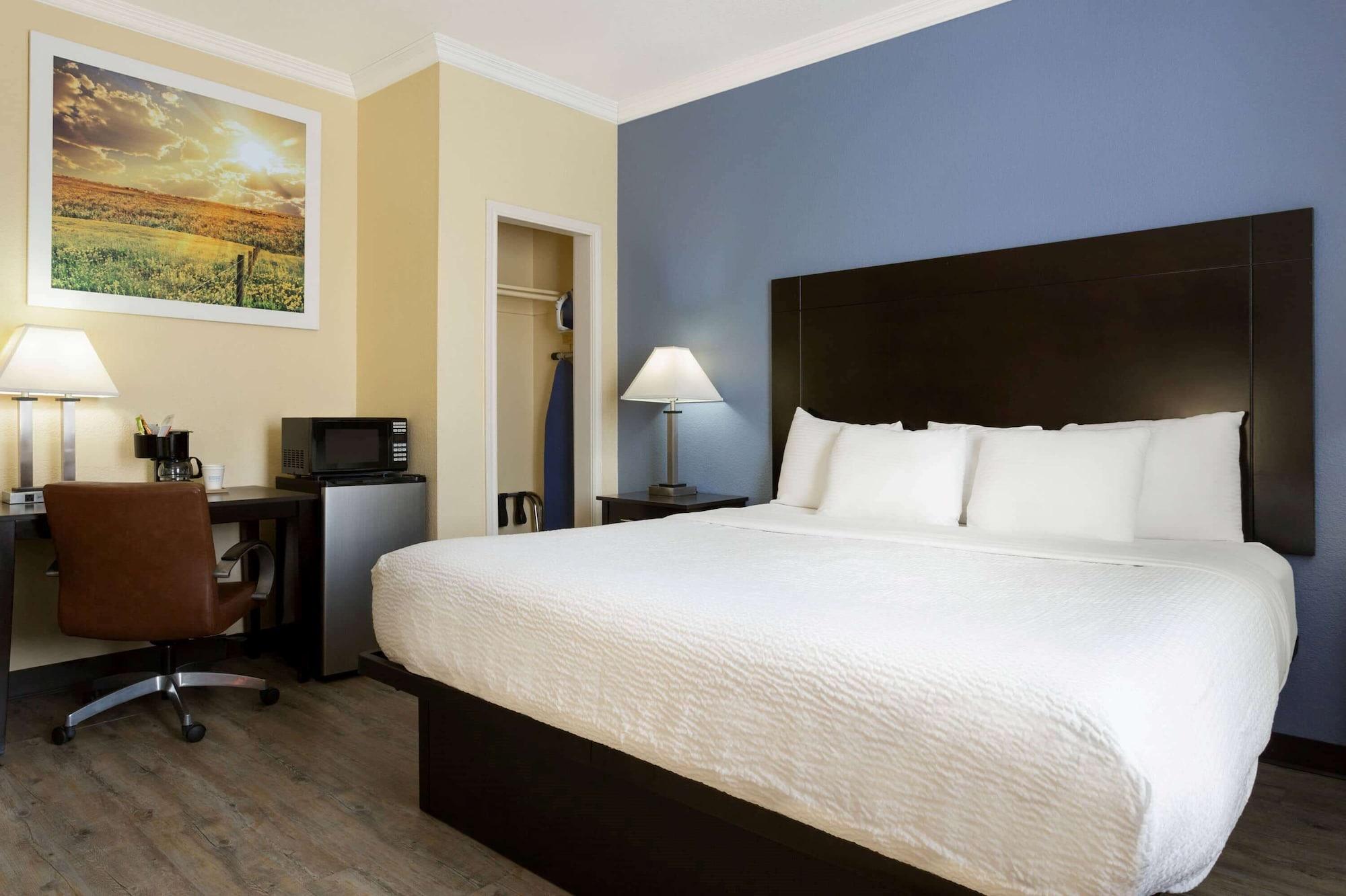 Days Inn & Suites By Wyndham Dfw Airport South-Euless Exteriér fotografie