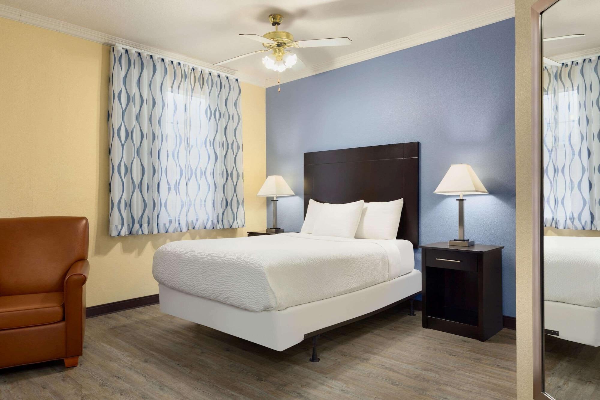 Days Inn & Suites By Wyndham Dfw Airport South-Euless Exteriér fotografie