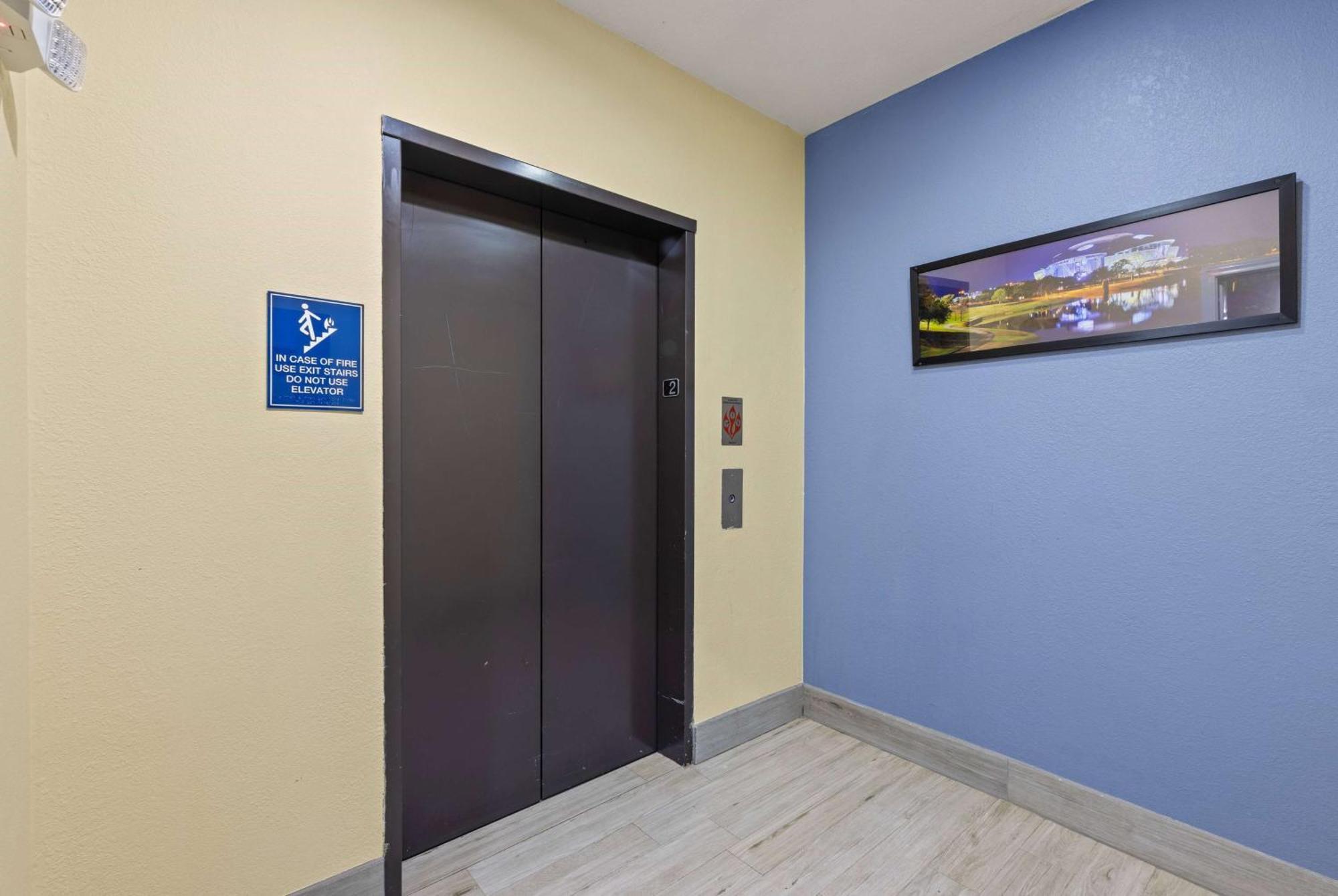 Days Inn & Suites By Wyndham Dfw Airport South-Euless Exteriér fotografie